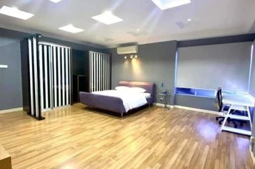 Corner Lot Renovated 3 Storey Semi D Laman Seri, Seksyen 13, Shah Alam