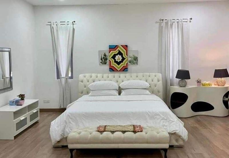 Corner Lot Renovated 3 Storey Semi D Laman Seri, Seksyen 13, Shah Alam