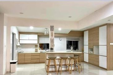 Corner Lot Renovated 3 Storey Semi D Laman Seri, Seksyen 13, Shah Alam