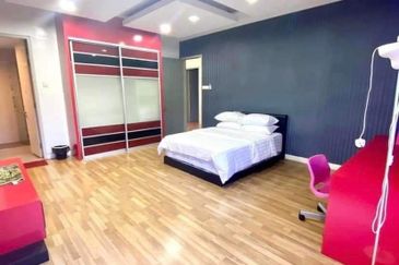 Corner Lot Renovated 3 Storey Semi D Laman Seri, Seksyen 13, Shah Alam