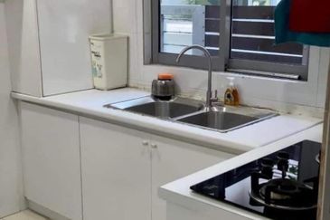 Corner Lot Renovated 3 Storey Semi D Laman Seri, Seksyen 13, Shah Alam