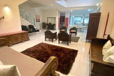 Corner Lot Renovated 3 Storey Semi D Laman Seri, Seksyen 13, Shah Alam