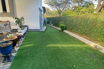 Corner Lot Renovated 3 Storey Semi D Laman Seri, Seksyen 13, Shah Alam