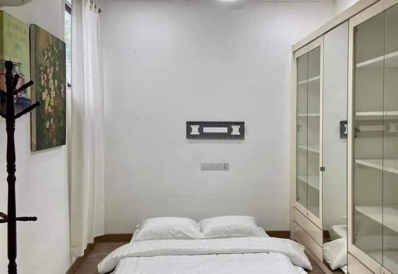 Corner Lot Renovated 3 Storey Semi D Laman Seri, Seksyen 13, Shah Alam