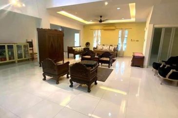 Corner Lot Renovated 3 Storey Semi D Laman Seri, Seksyen 13, Shah Alam