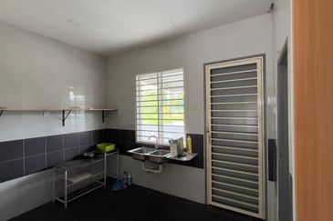 Taman Baiduri, Dengkil