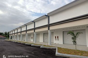 Pegangan Kekal l Setingkat  Kedai Di Pusat Komersial Olak Lempit, Banting