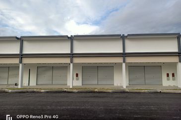 Pegangan Kekal l Setingkat  Kedai Di Pusat Komersial Olak Lempit, Banting