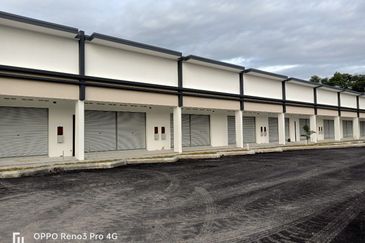 Pegangan Kekal l Setingkat  Kedai Di Pusat Komersial Olak Lempit, Banting