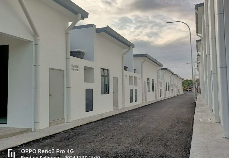 Pegangan Kekal l Setingkat  Kedai Di Pusat Komersial Olak Lempit, Banting