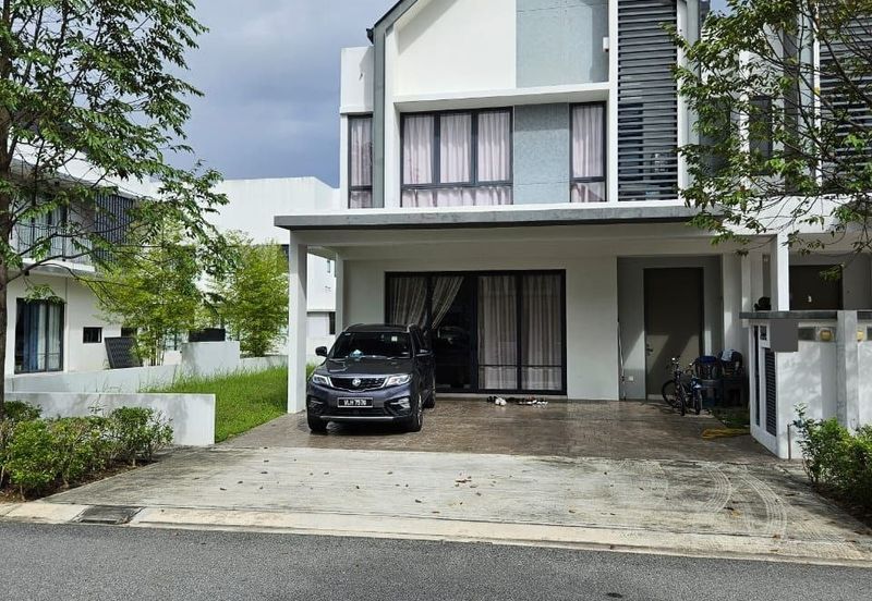 Lucent Residence @ twentyfive.7