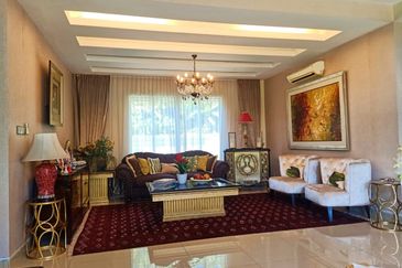 2 Plots Land Consists Of 2.5 Storey Bungalow Anjung Putra Sg Buloh For Sale