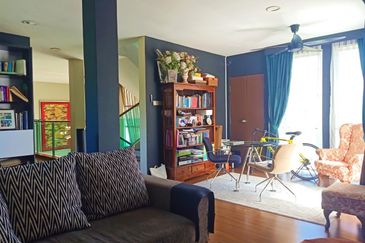 2 Plots Land Consists Of 2.5 Storey Bungalow Anjung Putra Sg Buloh For Sale