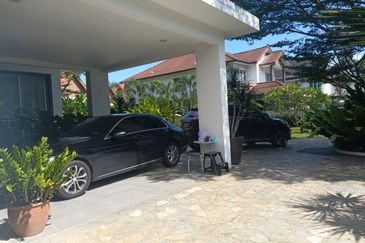 2 Plots Land Consists Of 2.5 Storey Bungalow Anjung Putra Sg Buloh For Sale