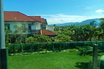 2 Plots Land Consists Of 2.5 Storey Bungalow Anjung Putra Sg Buloh For Sale