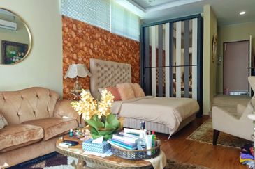 2 Plots Land Consists Of 2.5 Storey Bungalow Anjung Putra Sg Buloh For Sale