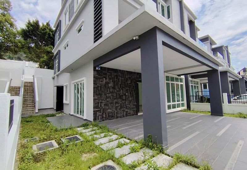 Brand New Completed 3 Storey Semi D With Lift in TTDI KL For Sale