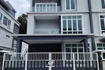 Brand New Completed 3 Storey Semi D With Lift in TTDI KL For Sale