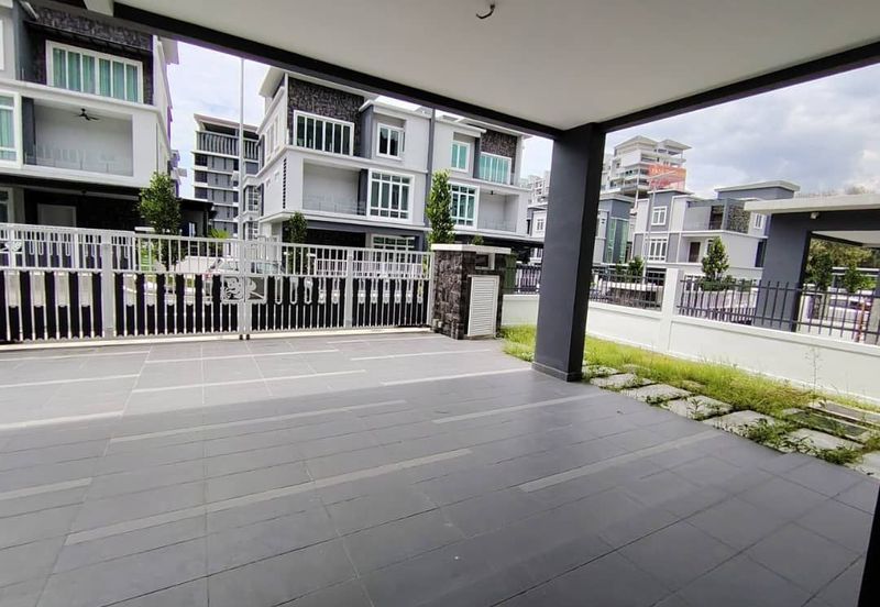 Brand New Completed 3 Storey Semi D With Lift in TTDI KL For Sale