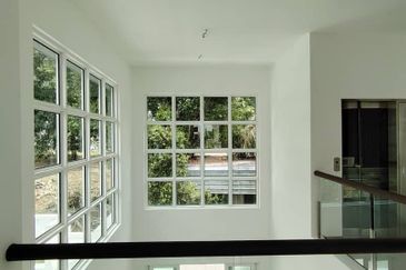 Brand New Completed 3 Storey Semi D With Lift in TTDI KL For Sale
