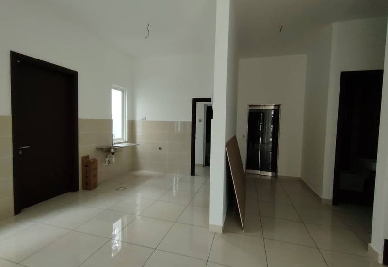 Brand New Completed 3 Storey Semi D With Lift in TTDI KL For Sale