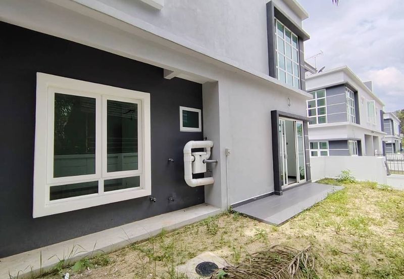 Brand New Completed 3 Storey Semi D With Lift in TTDI KL For Sale