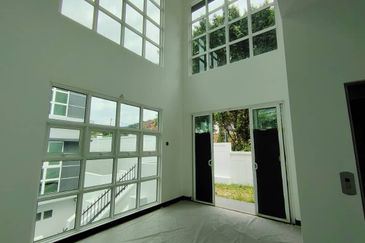 Brand New Completed 3 Storey Semi D With Lift in TTDI KL For Sale