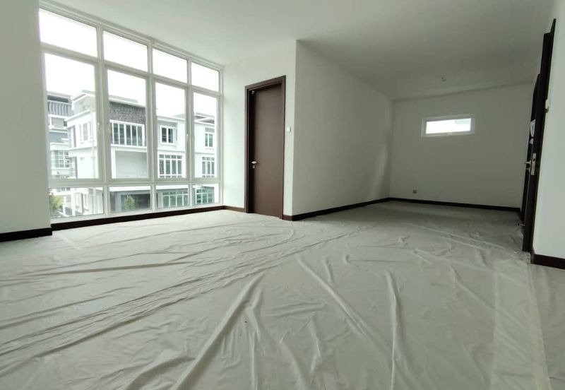 Brand New Completed 3 Storey Semi D With Lift in TTDI KL For Sale