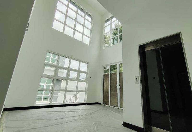 Brand New Completed 3 Storey Semi D With Lift in TTDI KL For Sale