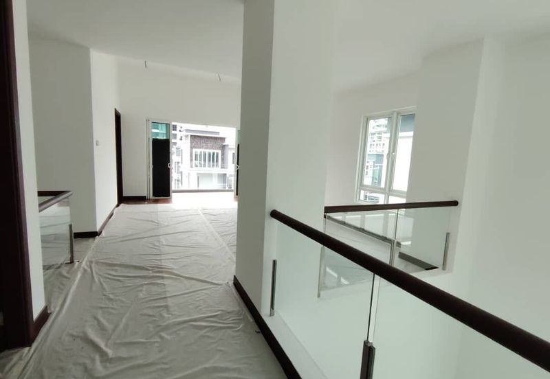 Brand New Completed 3 Storey Semi D With Lift in TTDI KL For Sale
