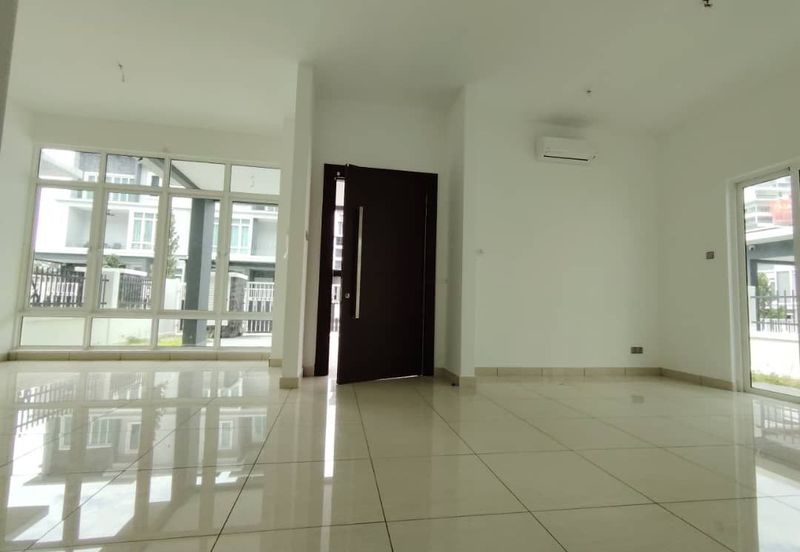 Brand New Completed 3 Storey Semi D With Lift in TTDI KL For Sale