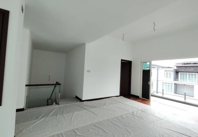 Brand New Completed 3 Storey Semi D With Lift in TTDI KL For Sale
