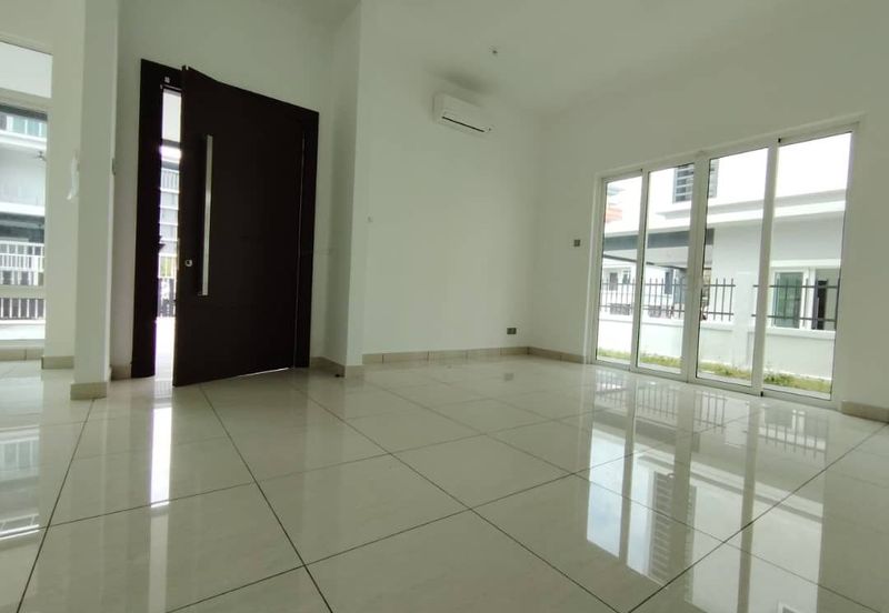 Brand New Completed 3 Storey Semi D With Lift in TTDI KL For Sale