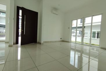 Brand New Completed 3 Storey Semi D With Lift in TTDI KL For Sale