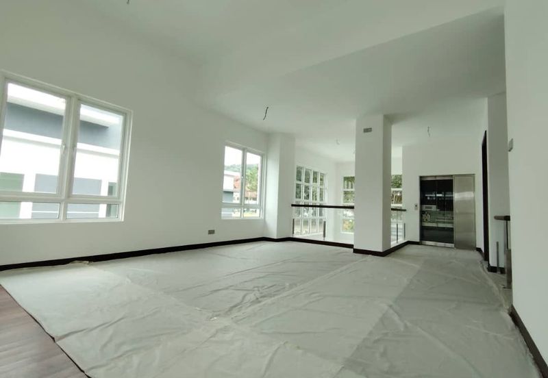 Brand New Completed 3 Storey Semi D With Lift in TTDI KL For Sale