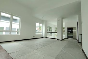 Brand New Completed 3 Storey Semi D With Lift in TTDI KL For Sale