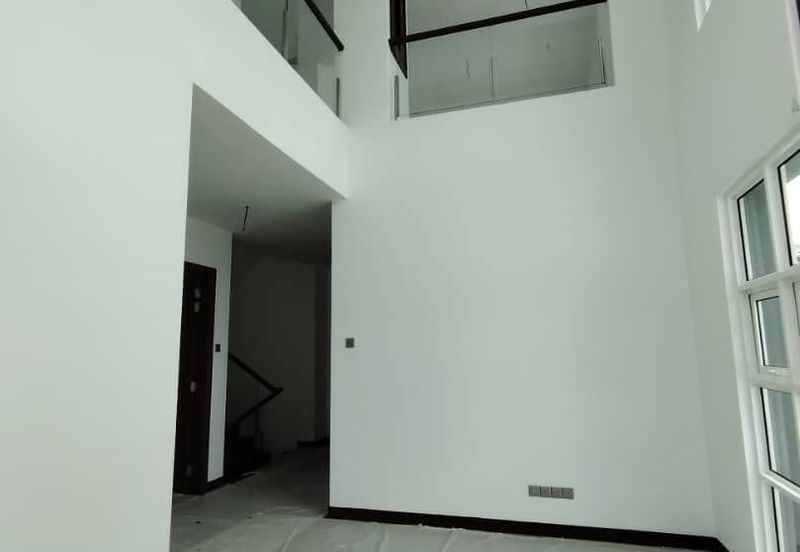 Brand New Completed 3 Storey Semi D With Lift in TTDI KL For Sale