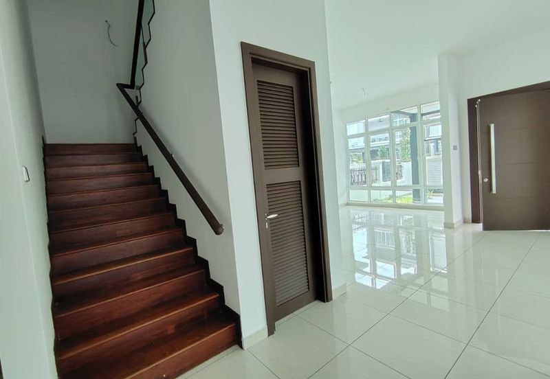 Brand New Completed 3 Storey Semi D With Lift in TTDI KL For Sale