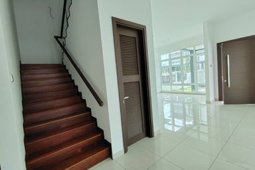 Brand New Completed 3 Storey Semi D With Lift in TTDI KL For Sale