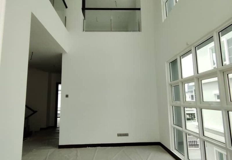 Brand New Completed 3 Storey Semi D With Lift in TTDI KL For Sale
