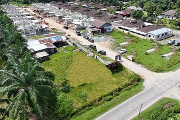 Tanah Luas Rumah Banglo Setingkat @ Taman Teluk Nipah, Pulau Indah Klang