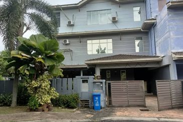 Corner Unit 3 Storey Semi-D Cluster Subang U9, Shah Alam For Sale