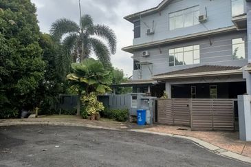 Corner Unit 3 Storey Semi-D Cluster Subang U9, Shah Alam For Sale