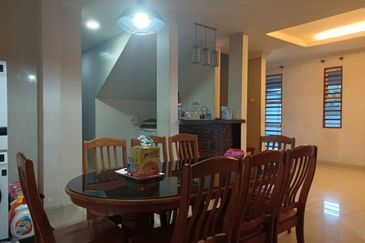 Corner Unit 3 Storey Semi-D Cluster Subang U9, Shah Alam For Sale