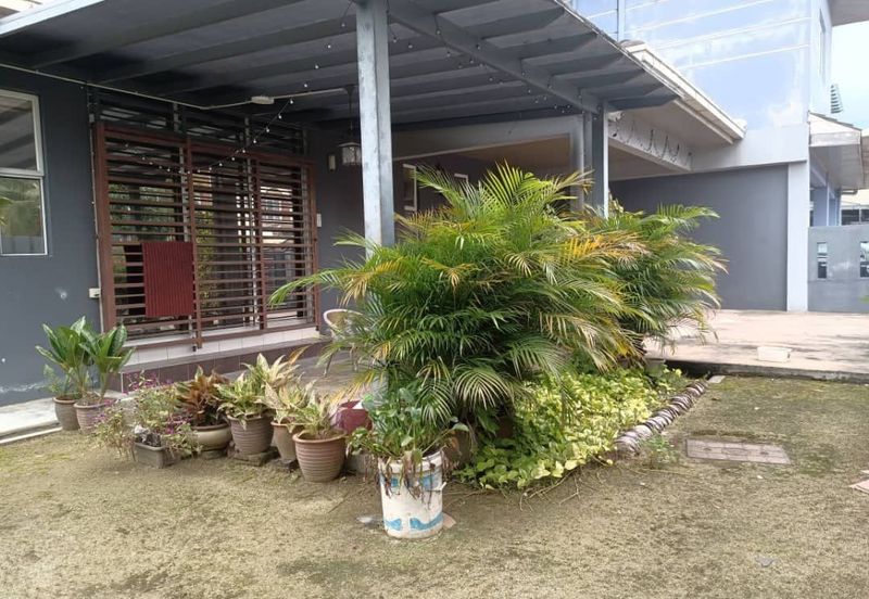 Corner Unit 3 Storey Semi-D Cluster Subang U9, Shah Alam For Sale