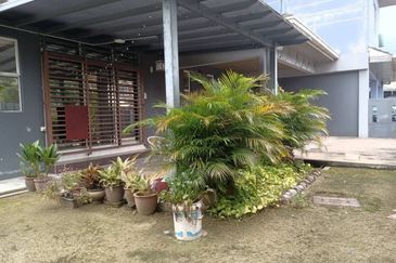 Corner Unit 3 Storey Semi-D Cluster Subang U9, Shah Alam For Sale