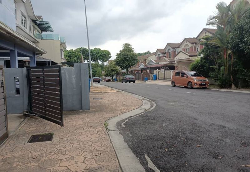 Corner Unit 3 Storey Semi-D Cluster Subang U9, Shah Alam For Sale