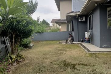Corner Unit 3 Storey Semi-D Cluster Subang U9, Shah Alam For Sale