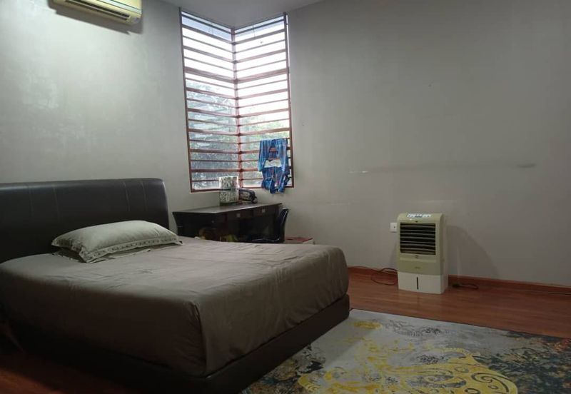 Corner Unit 3 Storey Semi-D Cluster Subang U9, Shah Alam For Sale