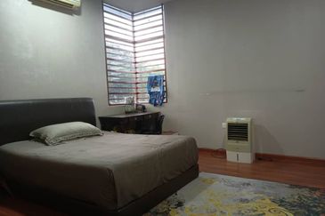 Corner Unit 3 Storey Semi-D Cluster Subang U9, Shah Alam For Sale